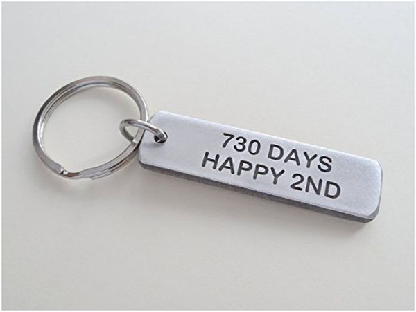 Брелок с алюминиевой биркой на 730 дней, Happy 2nd