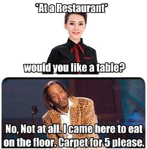 В ресторане. Вы хотели бы стол?