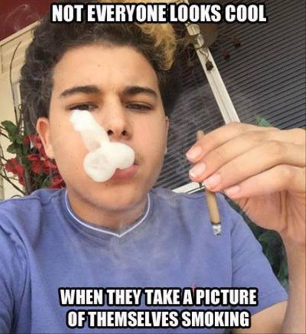 Не все выглядят круто, когда фотографируют, как они курят