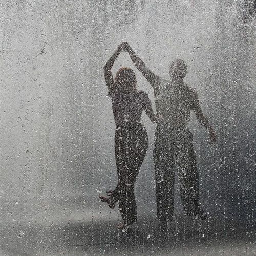 танцевать под дождем