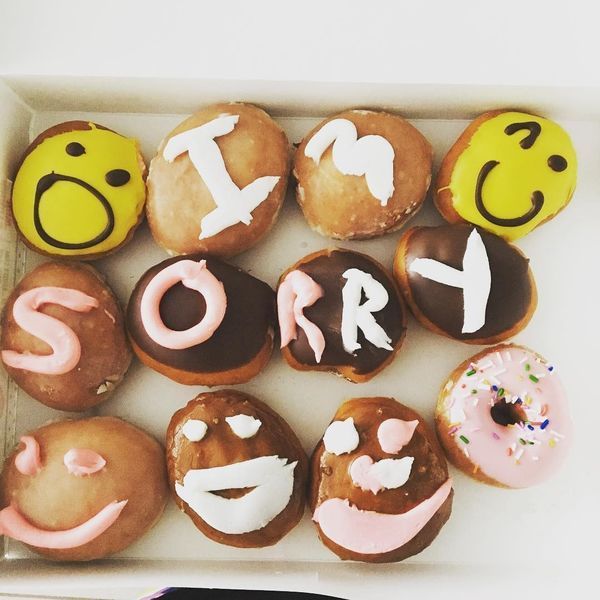 торт с извиняющимися сообщениями для подруги